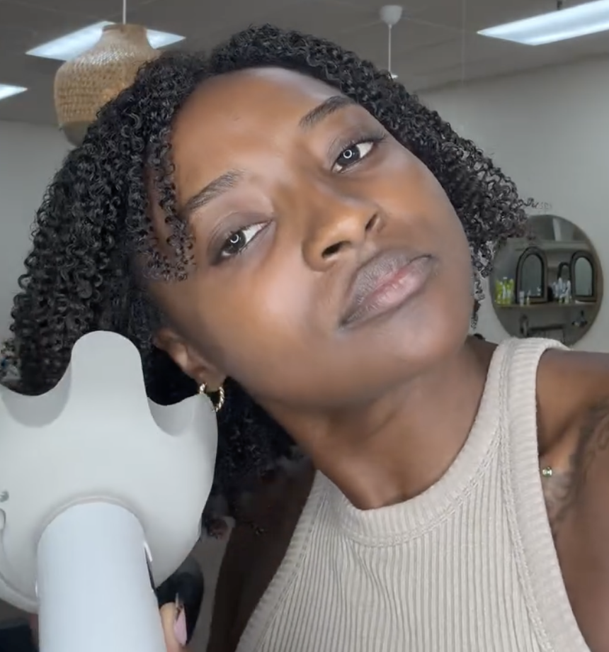 Air drying vs Diffusing, learn which curl type drying is right for you. When deciding to air dry, or to use a diffuser attachment, see how each method effects drying time and curl shrinkage. Curls Gone Wild Salon is the best curly hair salon in Gilbert, Arizona for curly hair. Owner, Melanie focuses on not only embracing your curls, but also teaching you about how to care for them as well. 